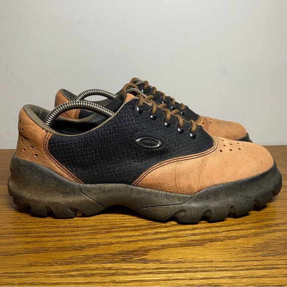 Rare Vintage Oakley Mens Two Toned Brown Black Leather Golf Shoes
Size 9.5 - Picture 1 of 7